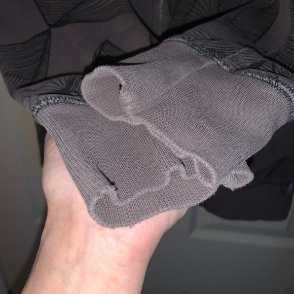 TNA Sweater - Picture 4 of 4